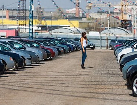 10 лучших подержанных авто до 300 тысяч рублей
