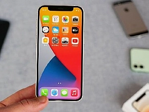 10 самых компактных смартфонов 2022 года