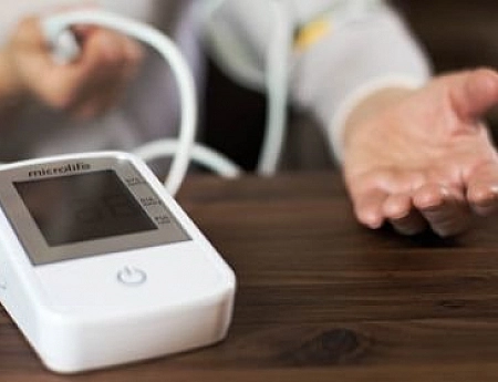 Лучший полуавтоматический тонометр – AND, B.Well, Microlife или Omron?