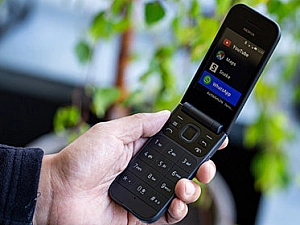 Лучший кнопочный телефон-раскладушка 2022 г — Panasonic, BQ или Alcatel?