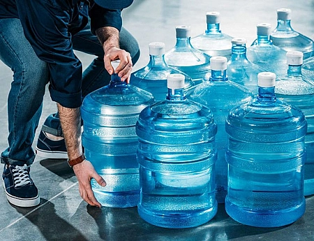 5 лучших служб доставки воды в Челябинске